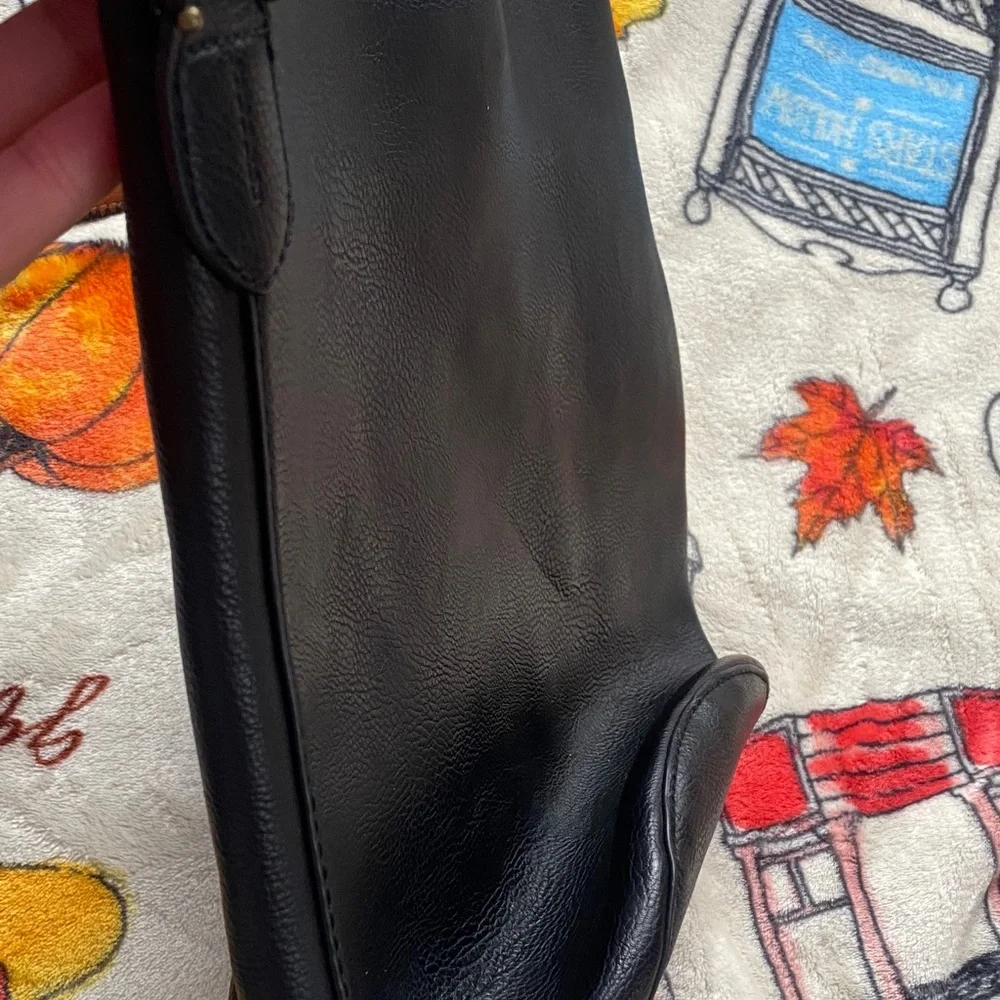 Universal Thread Black Leather Shoulder Bag - Perfect for Fall